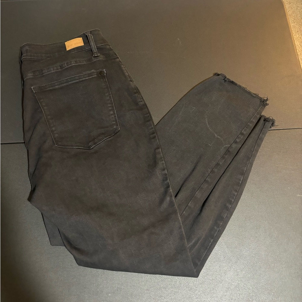 Never worn Black Distressed Judy Blue Jeans